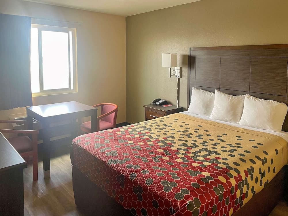 Econo Lodge Inn & Suites Corning Travel Center