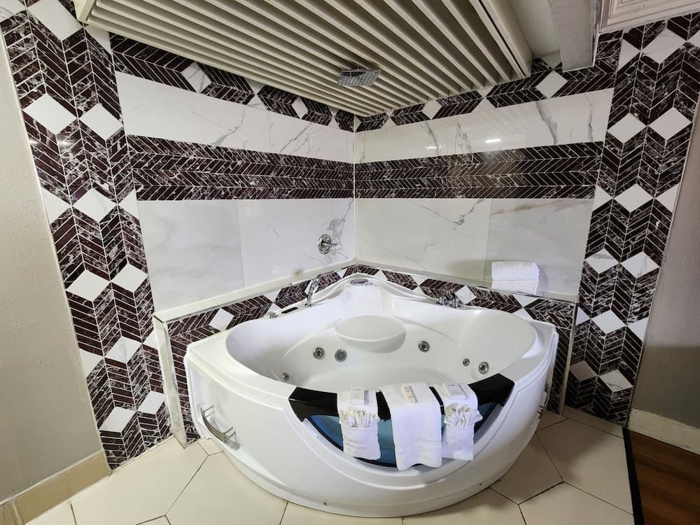 Americas Best Value Inn & Suites Little Rock at Scott Hamilton Dr