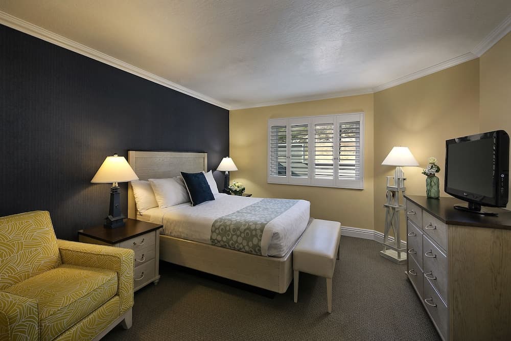 Pismo Lighthouse Suites