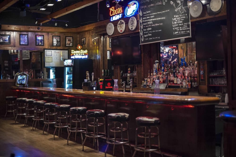 Express Inn & Suites