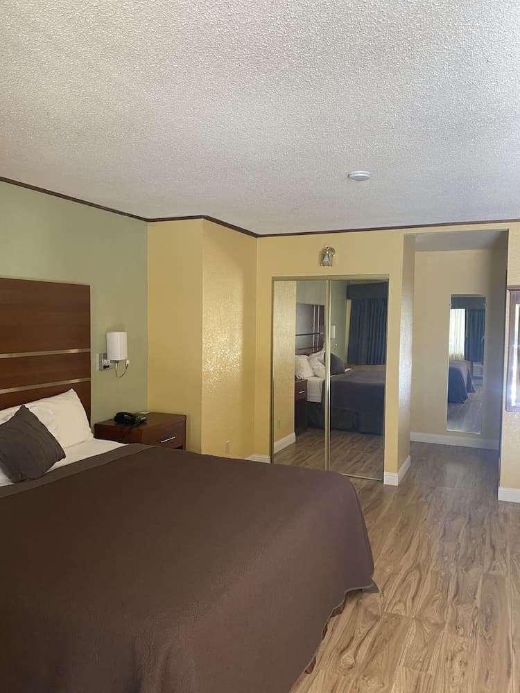 Western Holiday Lodge Three Rivers