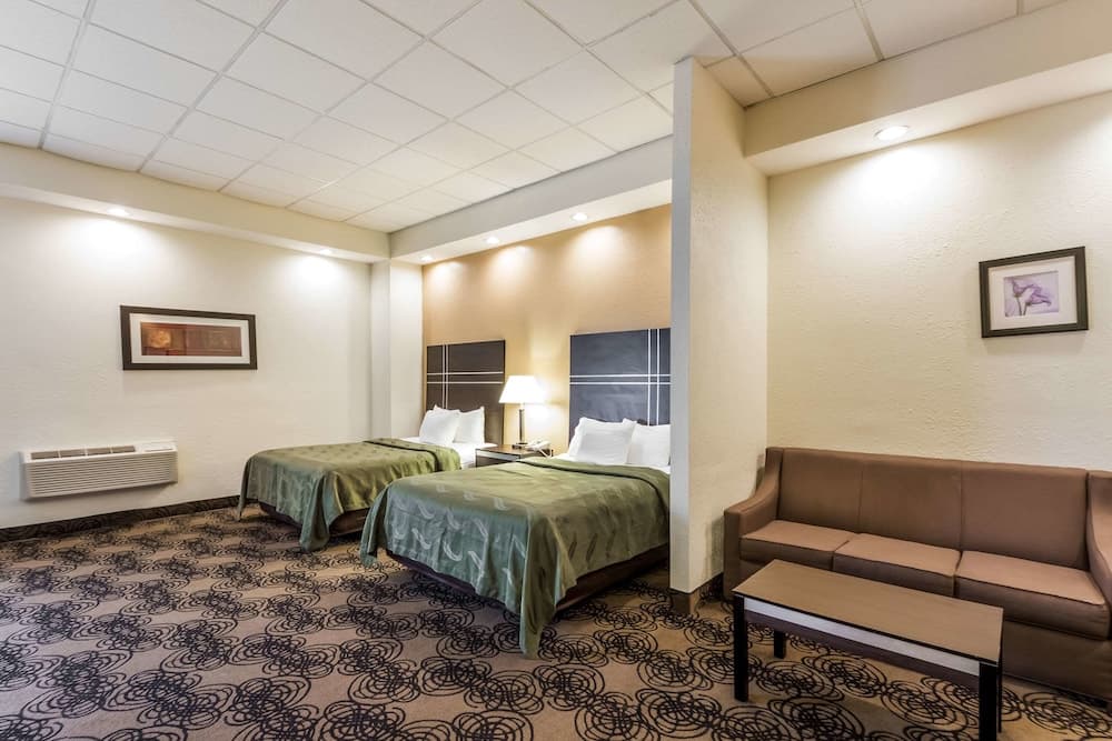 Quality Suites Milwaukee Airport