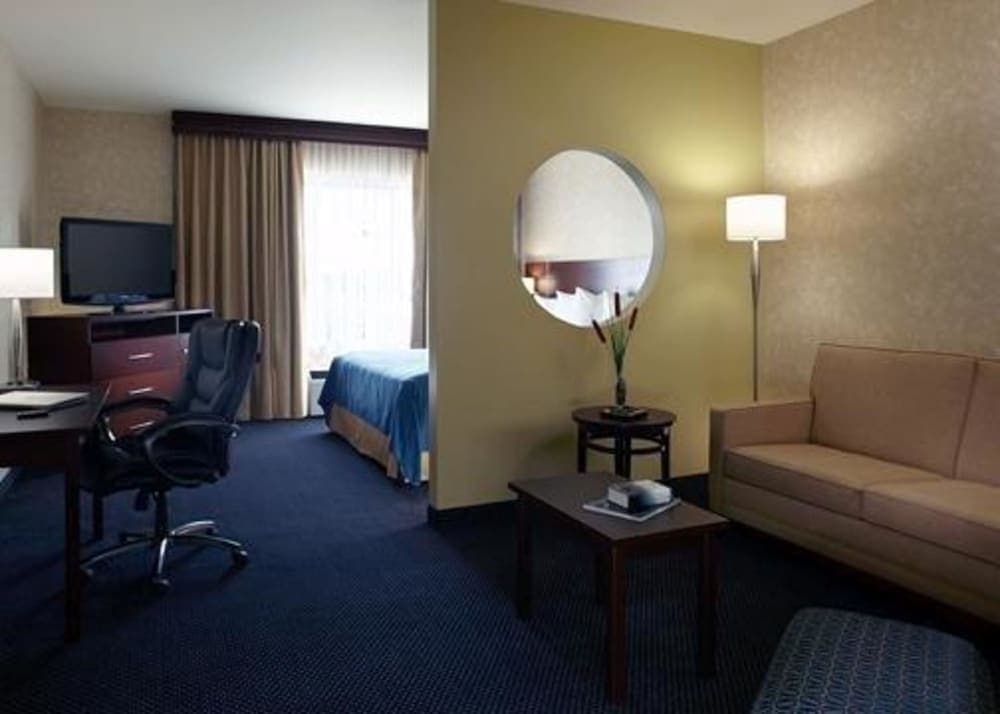 Quality Inn & Suites Brossard