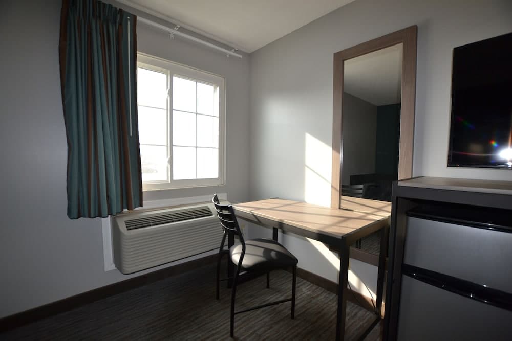 Countryside Inn & Suites