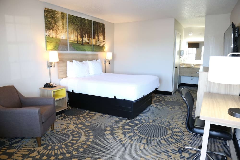 Days Inn by Wyndham Monroe LA