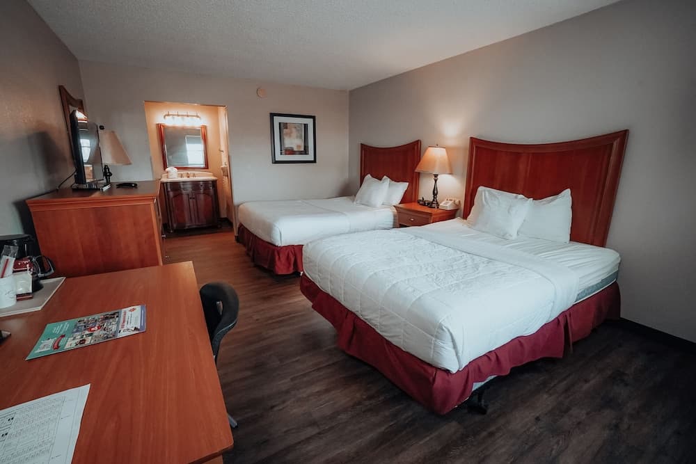 Lamplighter Inn & Suites - North