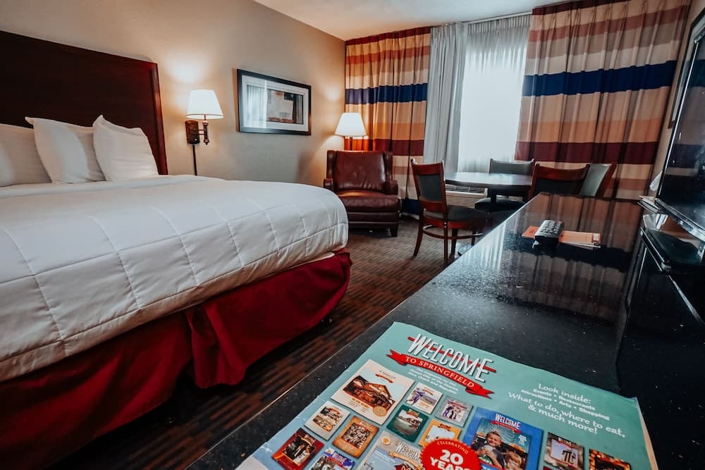 Lamplighter Inn & Suites - North