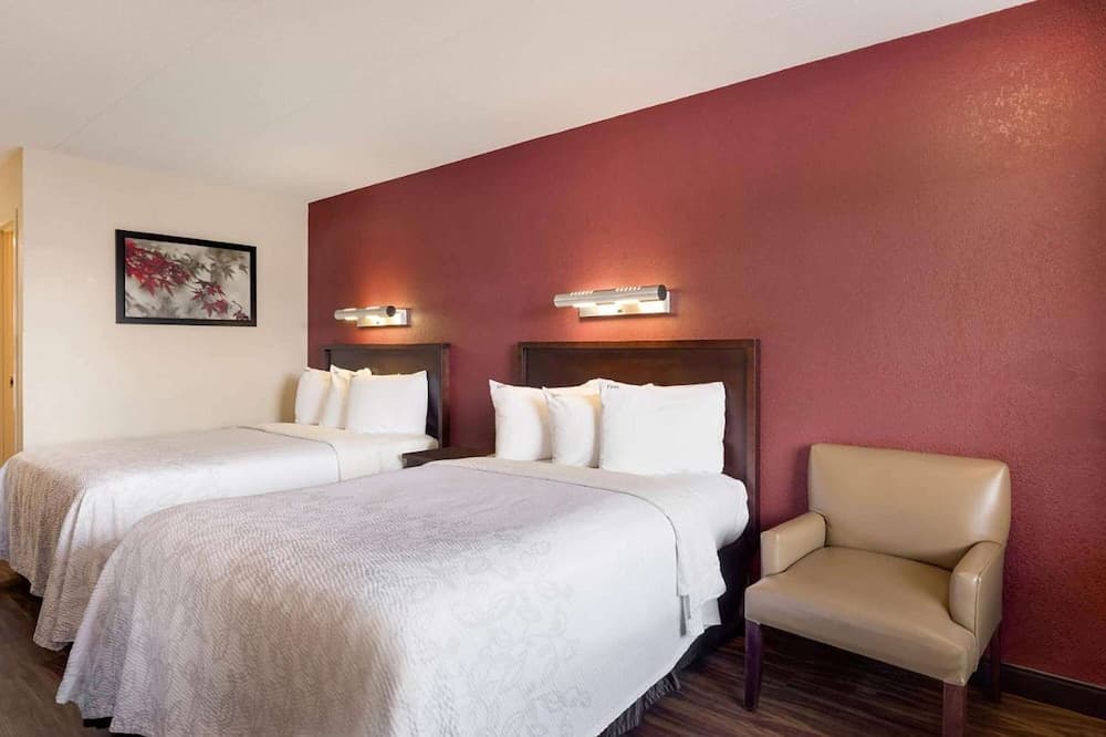 Super 8 by Wyndham Deerfield/Northbrook