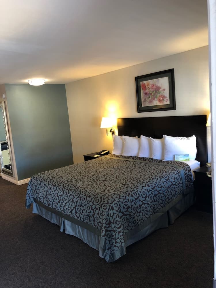 Days Inn by Wyndham Camarillo - Ventura