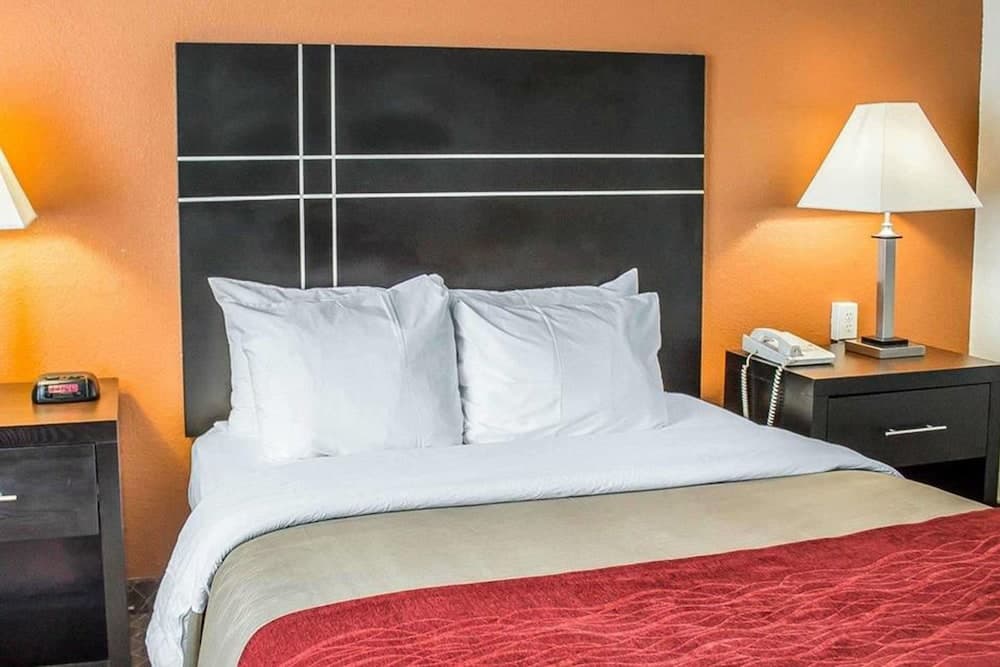 Howard Johnson by Wyndham Columbus State Fairgrounds I-71