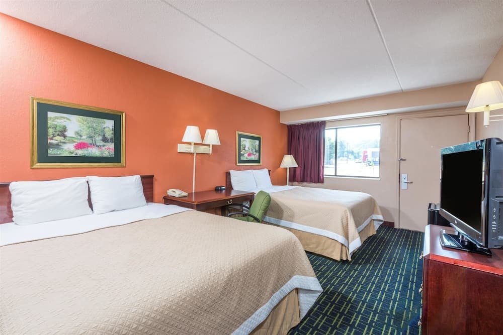 Days Inn by Wyndham Pittsburgh-Harmarville