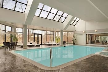 Hilton East Brunswick Hotel & Executive Meeting Center