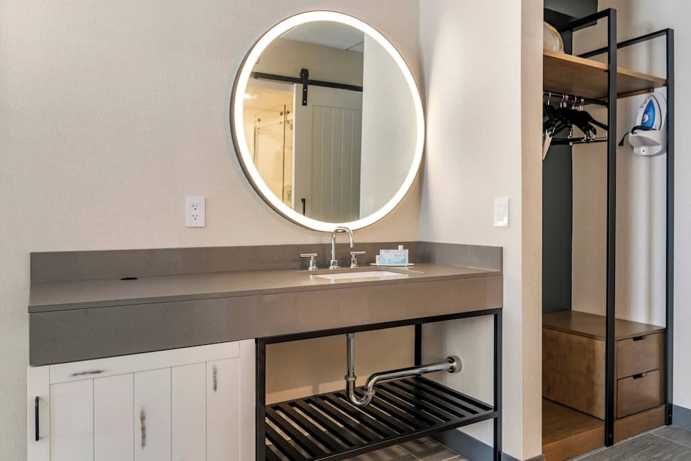 Fairfield by Marriott Inn & Suites Providence Airport Warwick