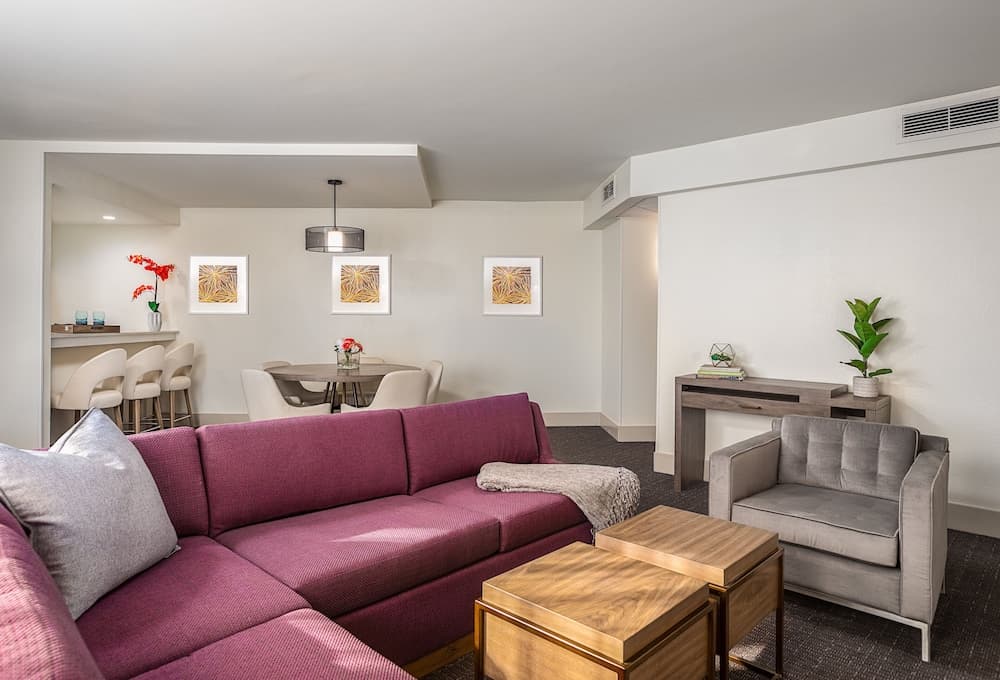 Crowne Plaza Atlanta Perimeter at Ravinia by IHG