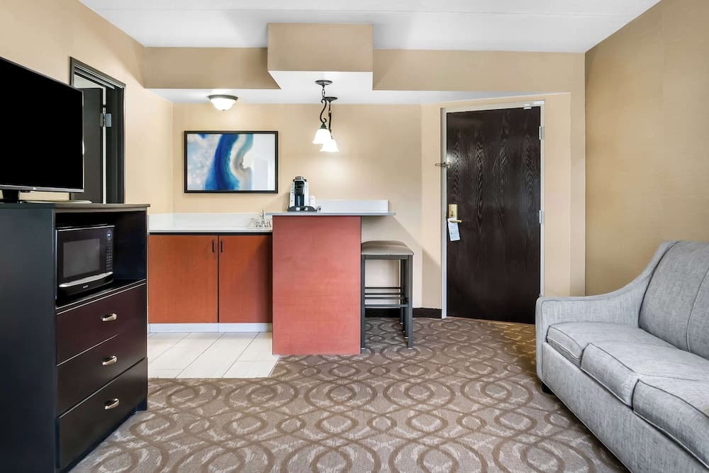 Best Western Okemos/East Lansing Hotel & Suites