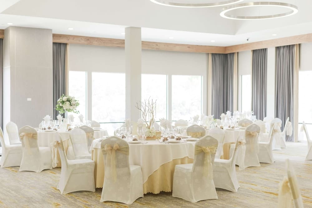 DoubleTree by Hilton Pomona