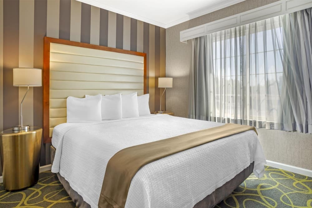 Best Western Plus Dixon Davis