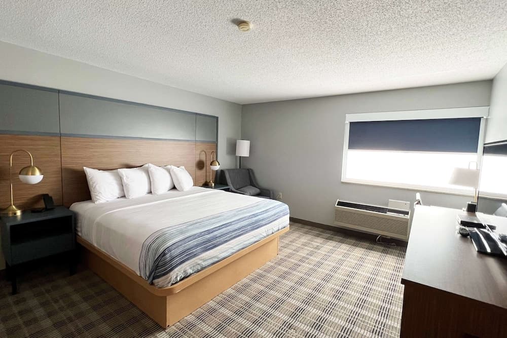 AmericInn by Wyndham Marshfield