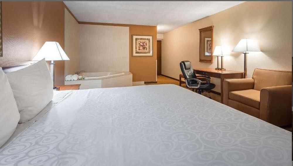 Days Inn by Wyndham St. Charles IL