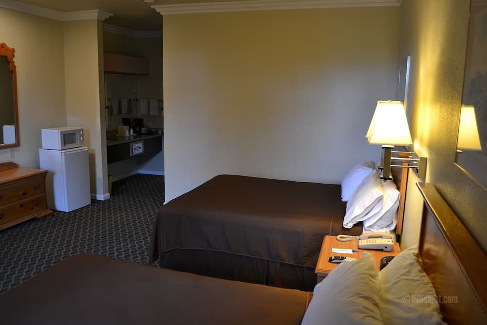 The Miramar Inn & Suites