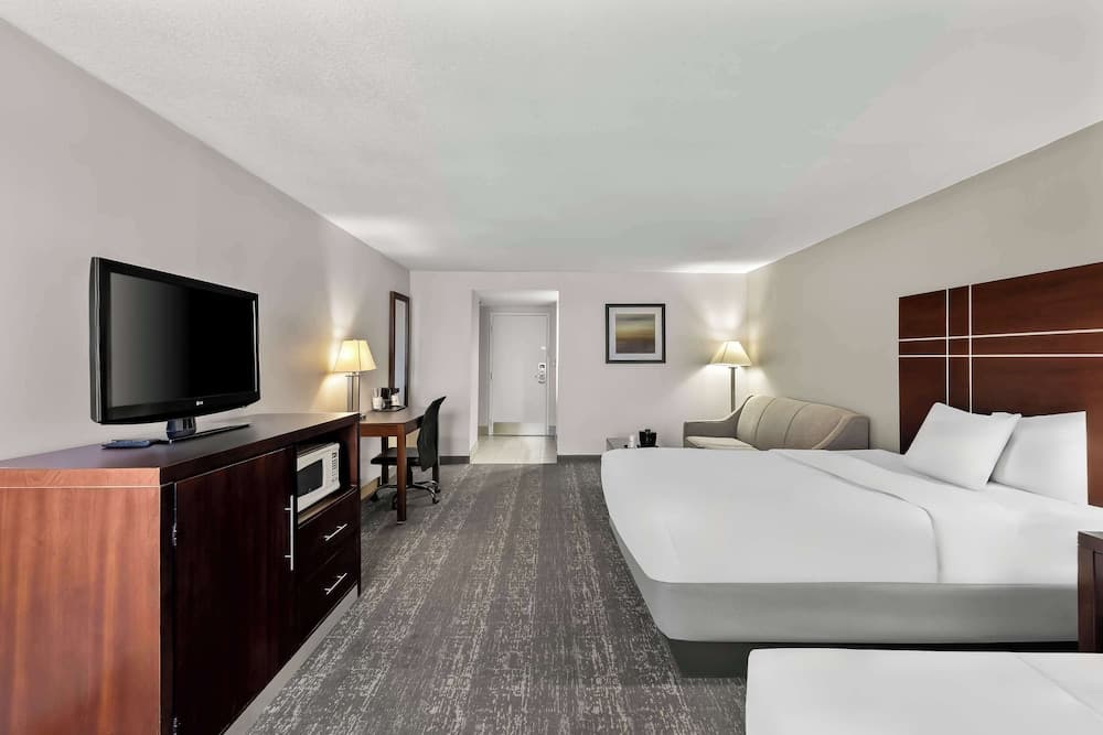 Best Western Luxbury Inn Fort Wayne