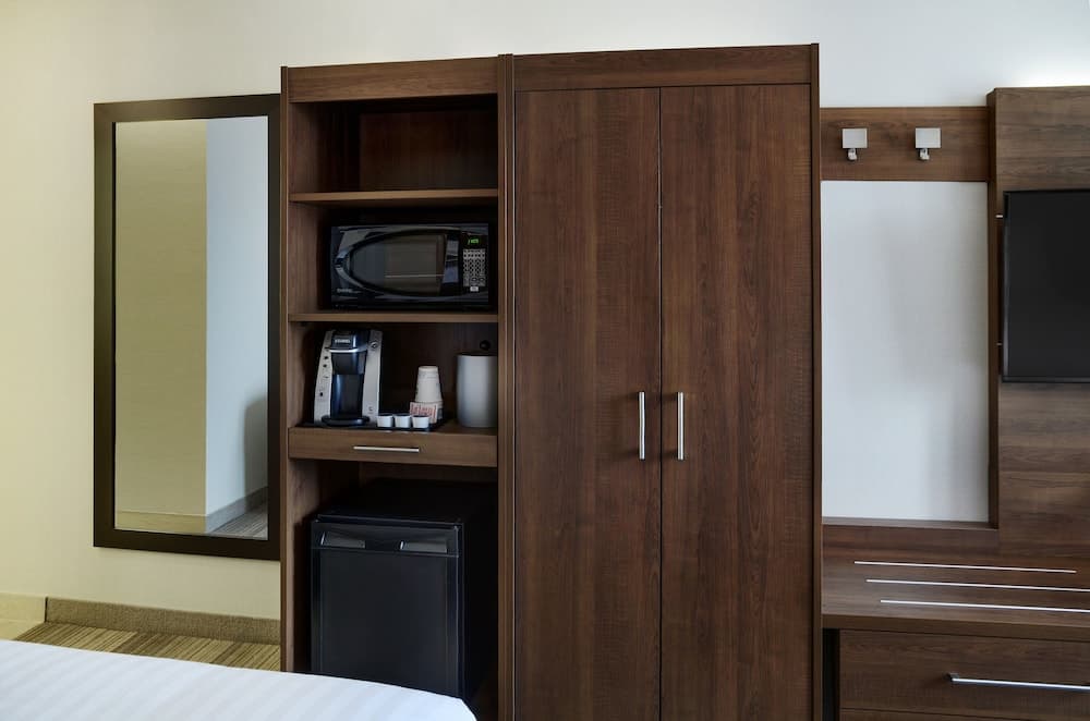 Holiday Inn Express Toronto - Downtown by IHG