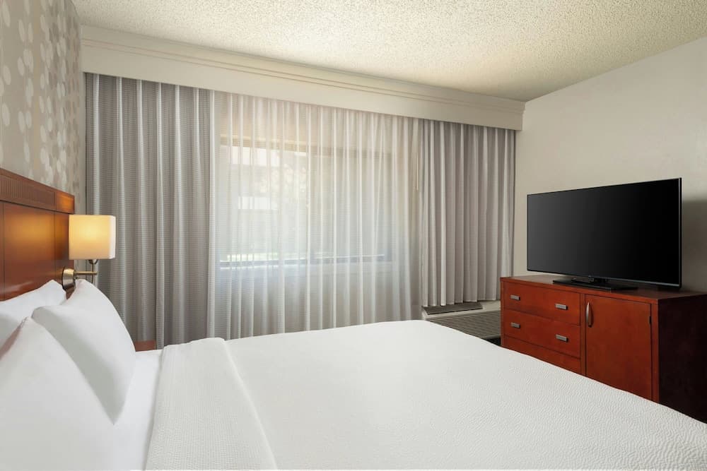 Courtyard by Marriott Dallas-Fort Worth/Bedford
