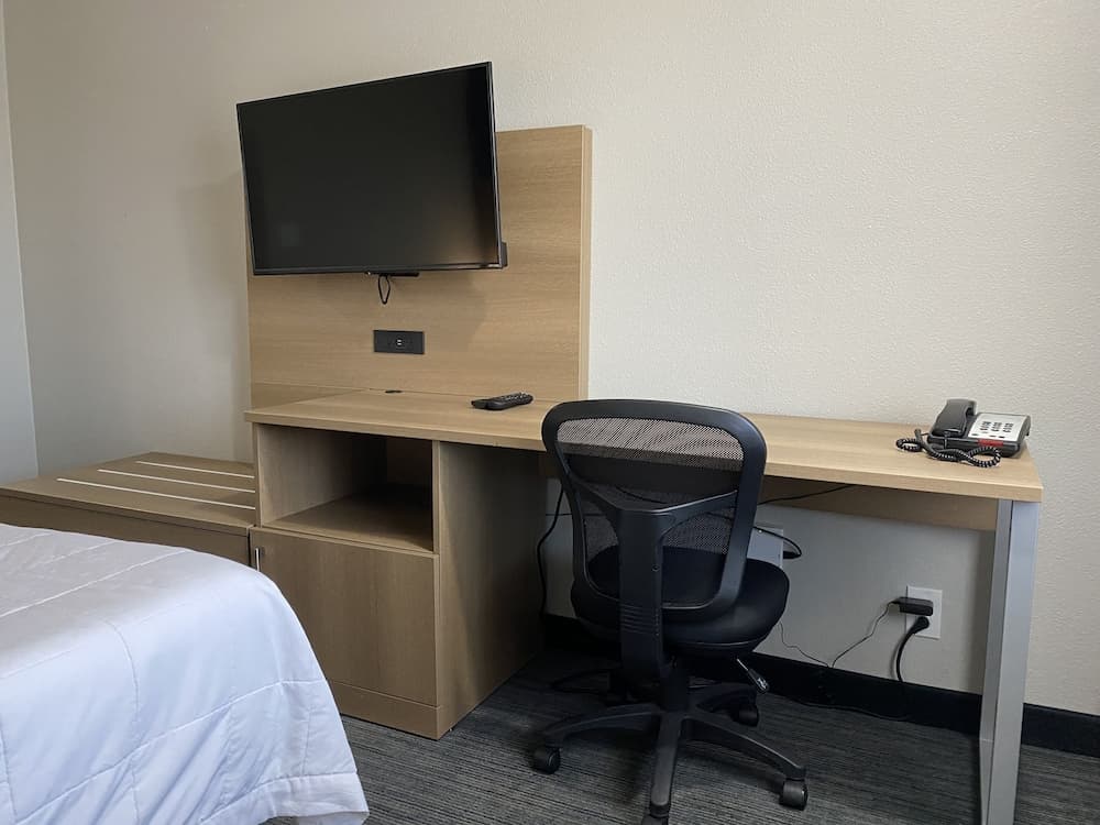 Howard Johnson by Wyndham Portland Airport