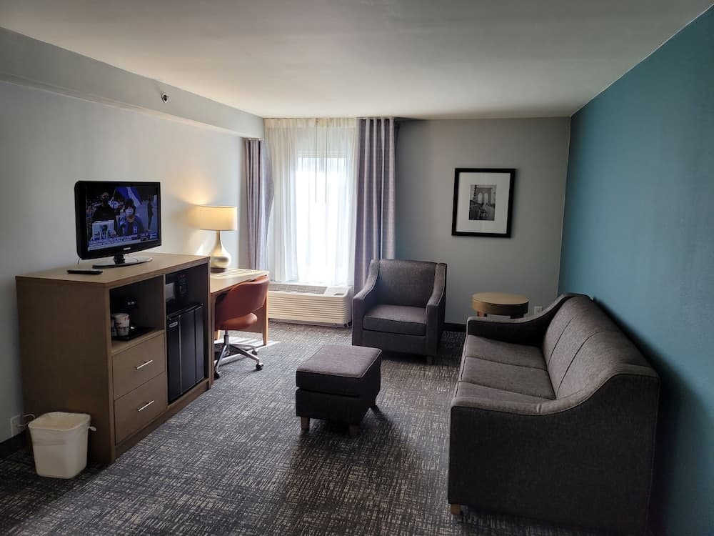Comfort Inn & Suites Alexandria West