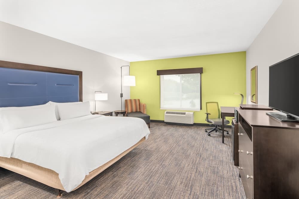 Holiday Inn Express & Suites Wilmington-Newark by IHG