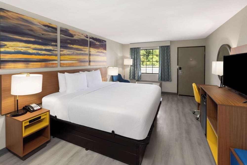 Days Inn & Suites by Wyndham Vicksburg