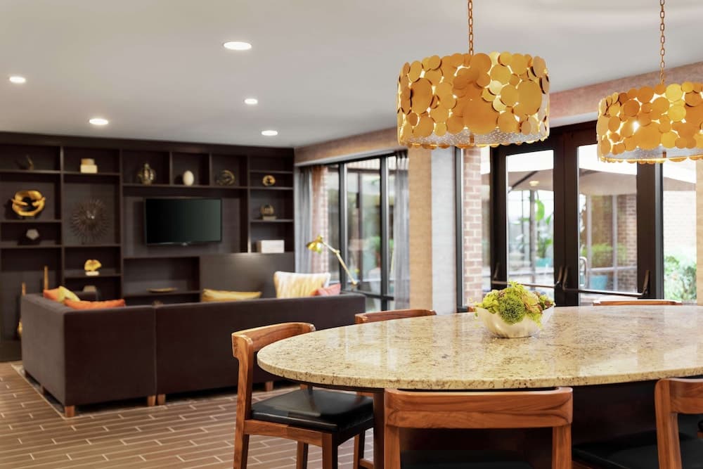 Doubletree by Hilton McLean Tysons