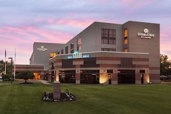 DoubleTree by Hilton Hartford - Bradley Airport