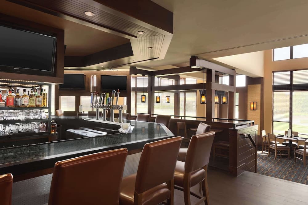 DoubleTree by Hilton Hartford - Bradley Airport