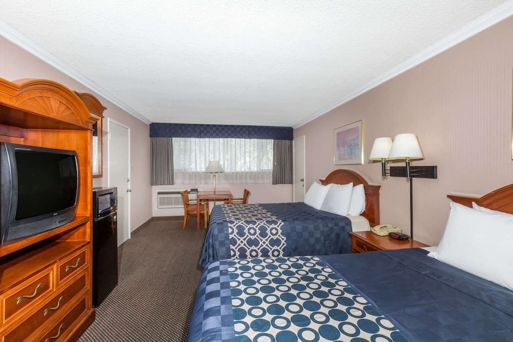 Days Inn by Wyndham Los Angeles Stadium Area/LAX