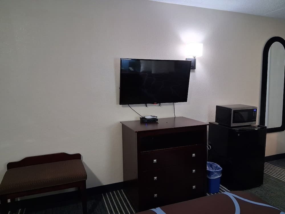 Super 8 by Wyndham Kingston