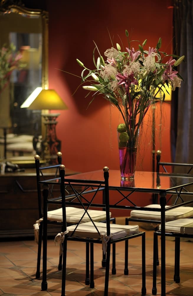 Hôtel Le Donjon - Coeur de la Cité Médiévale