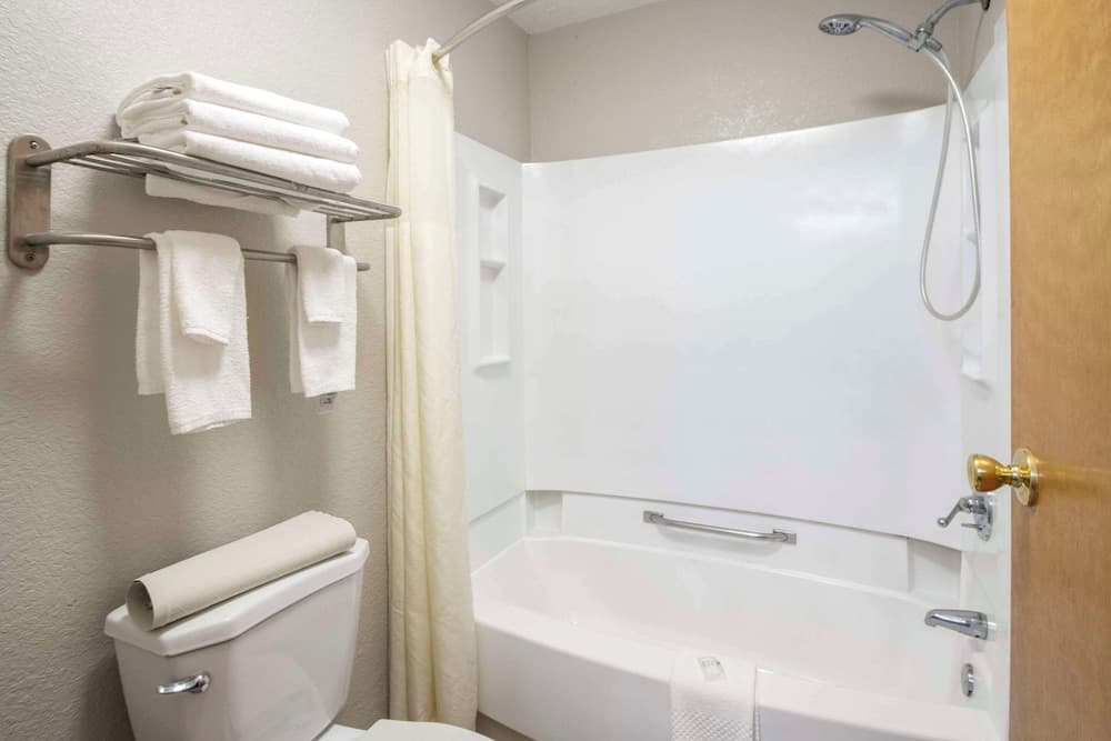 Quality Suites Hickory South