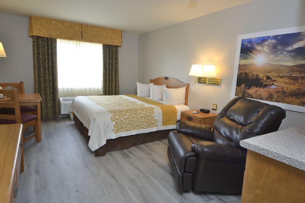 Days Inn & Suites by Wyndham Airport Albuquerque