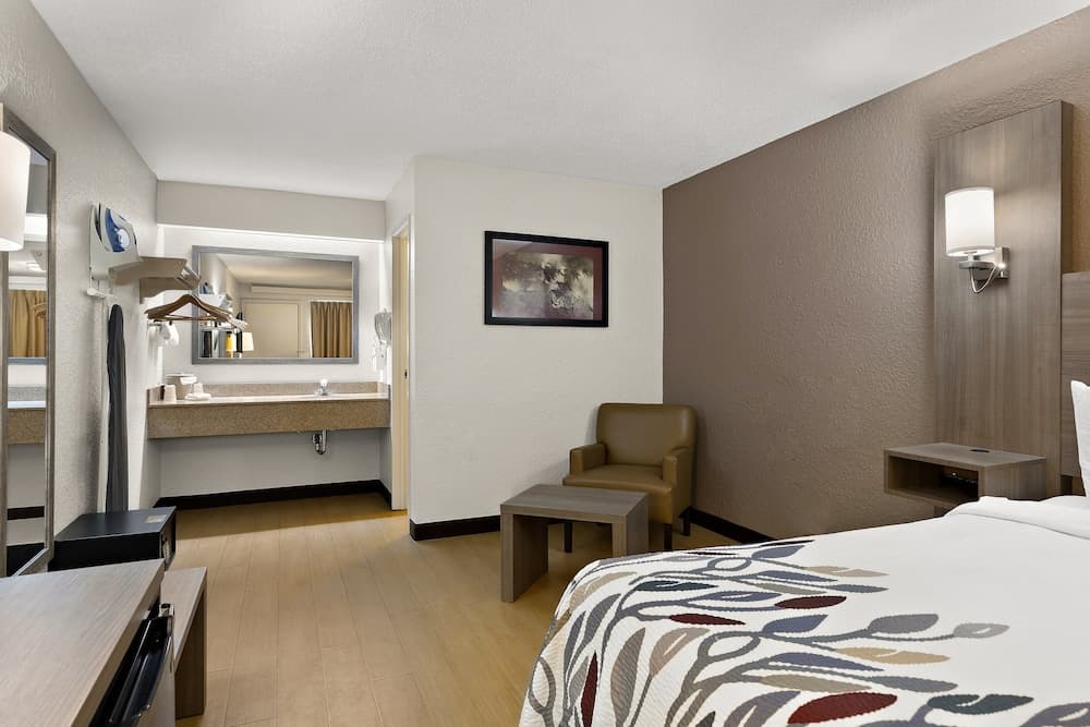 Red Roof Inn Cleveland - Westlake