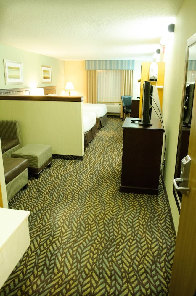 Fireside Inn & Suites