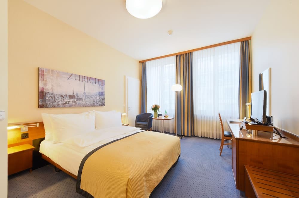 Glärnischhof by Trinity