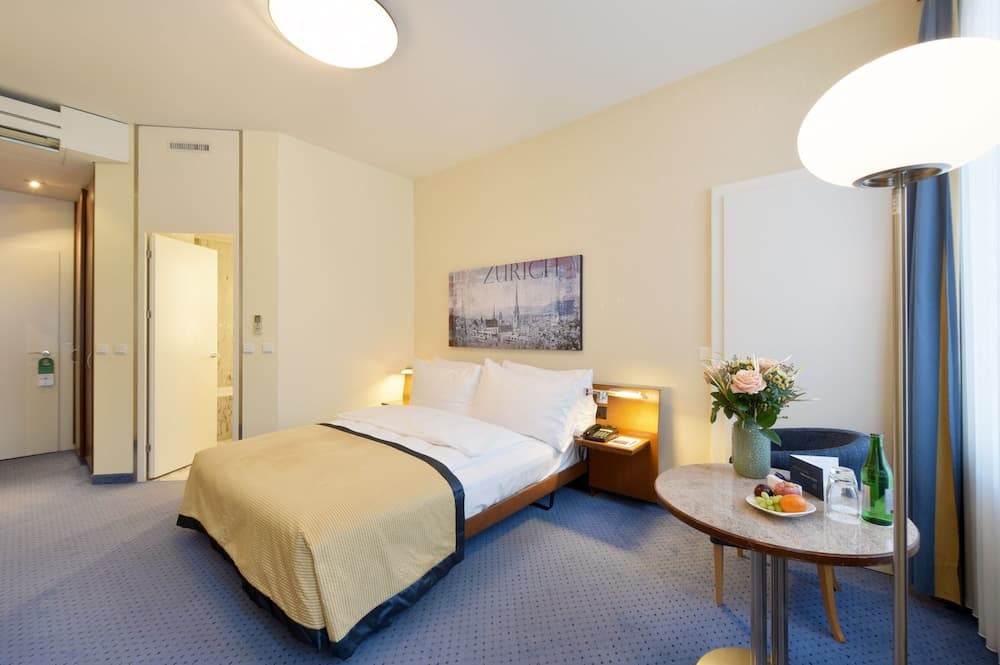 Glärnischhof by Trinity