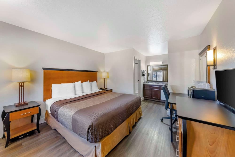 Rodeway Inn at Nevada State Capitol