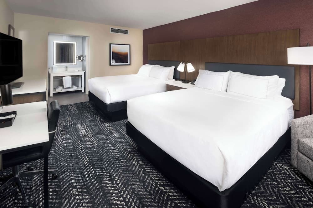 DoubleTree by Hilton Manhattan, KS