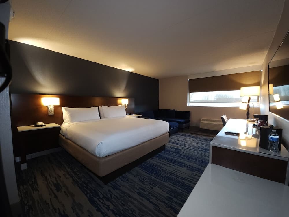 Skyline Hotel Detroit Airport, SureStay Collection by BW