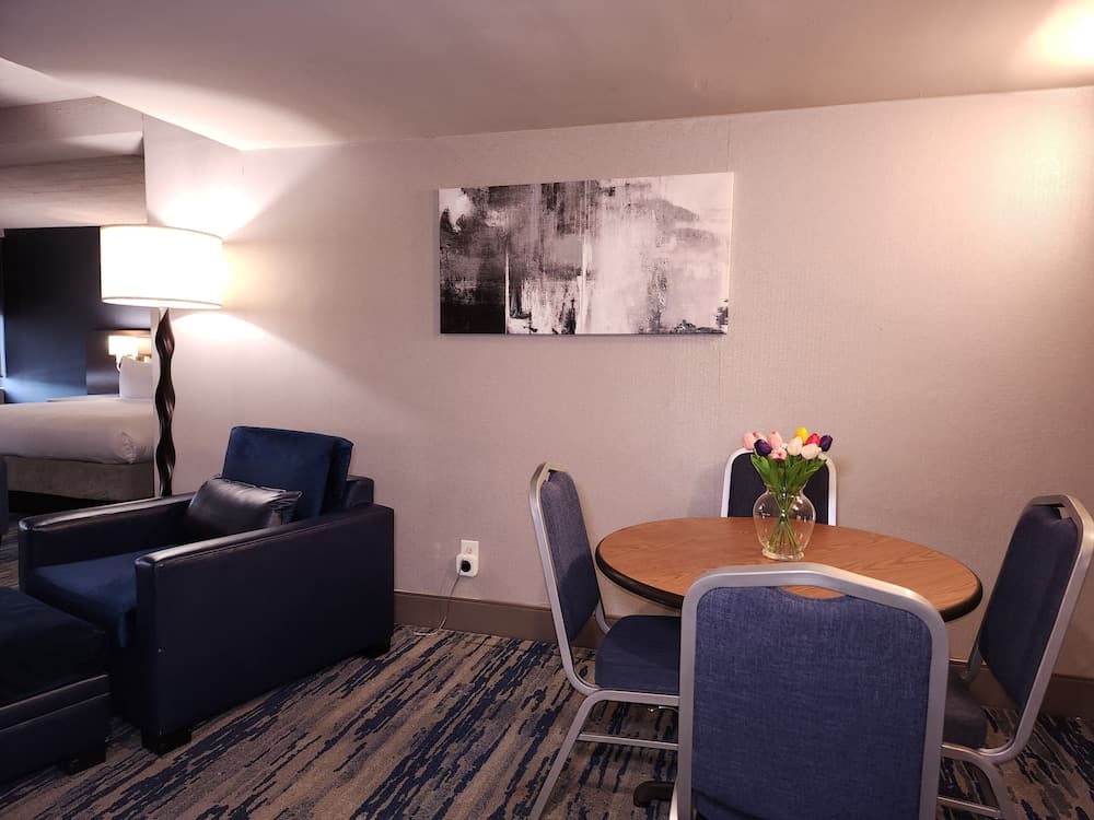 Skyline Hotel Detroit Airport, SureStay Collection by BW