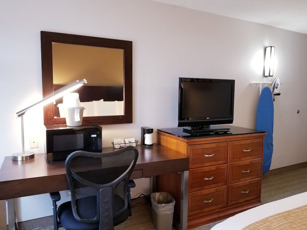 Travelodge by Wyndham Fort Wayne North