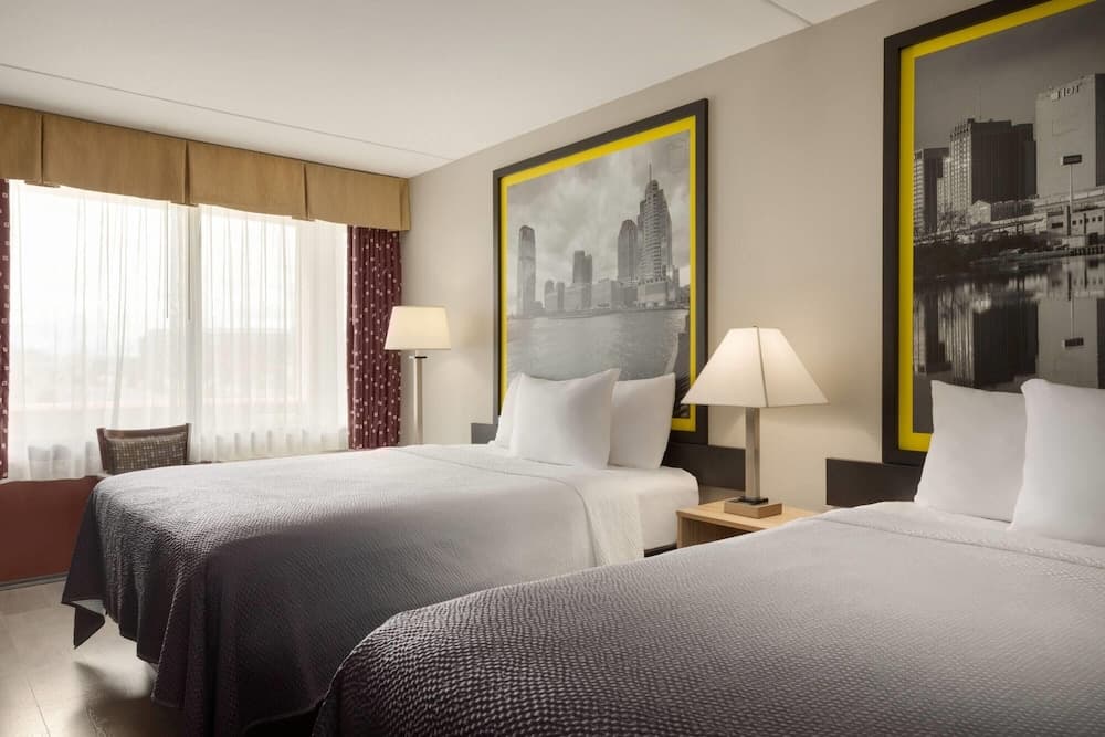 Super 8 by Wyndham Meadowlands