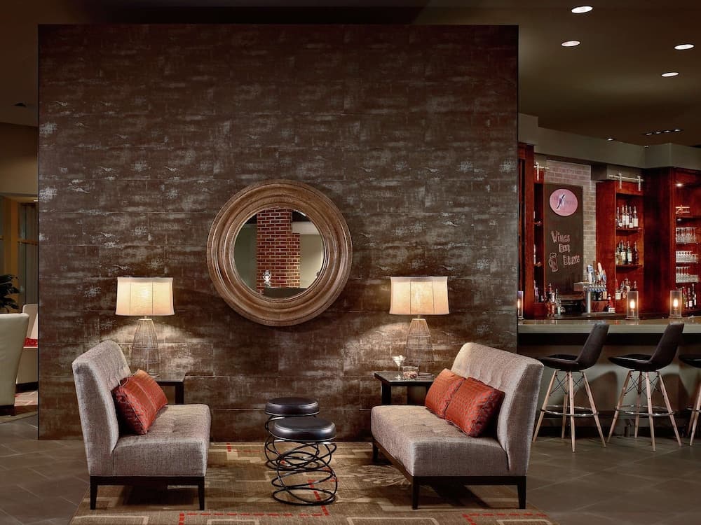 DoubleTree by Hilton Hotel & Suites Charleston Airport